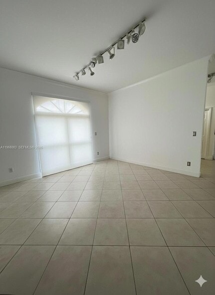 Building Photo - 5253 NW 94th Doral Pl