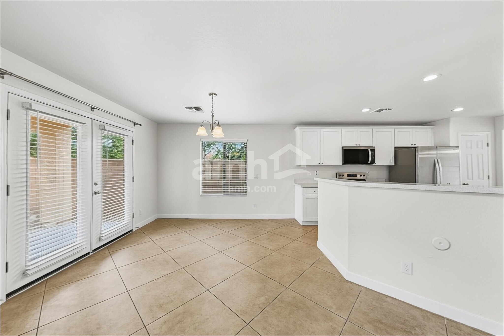 Building Photo - 16134 W Hope Dr