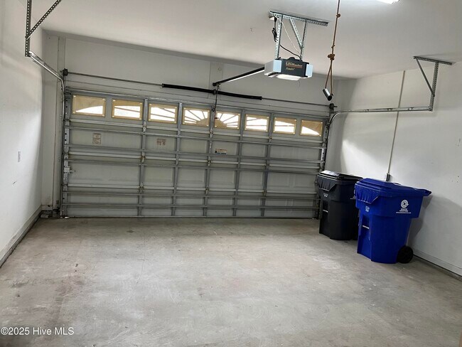 Building Photo - 5118 Elton Dr SE
