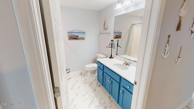 Building Photo - 2228 Beach Dr