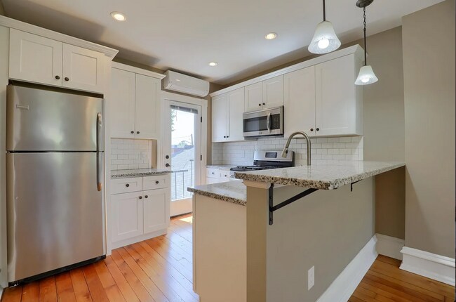 Building Photo - 28 E Vine St