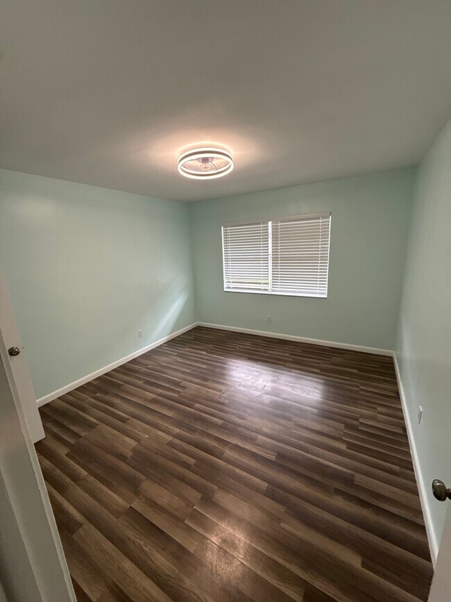 Building Photo - 2247 Taylor St