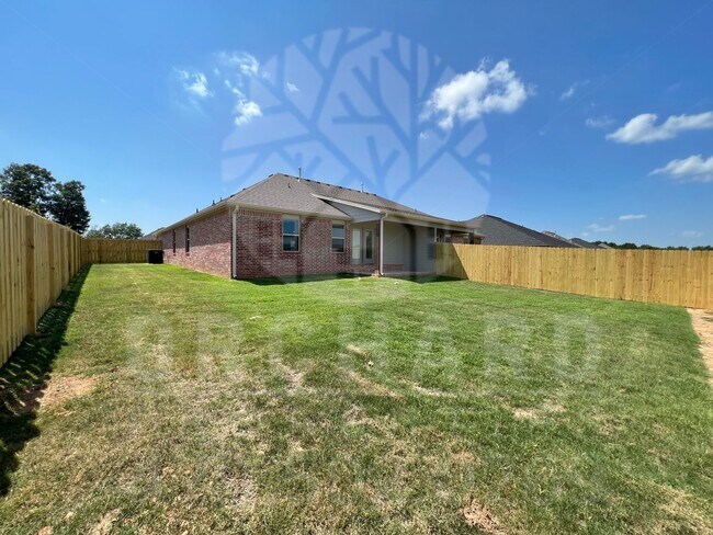 Building Photo - 528 Bradford Dr