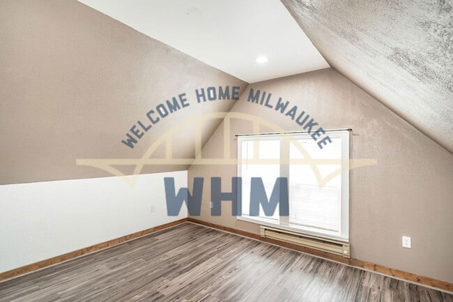 Building Photo - 2720 N Oakland Ave