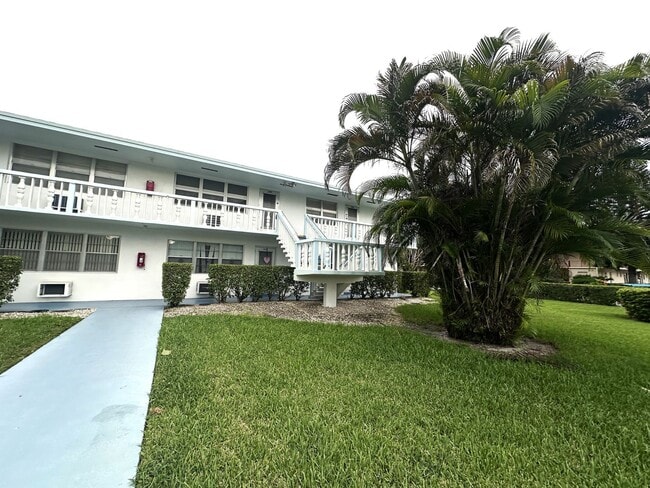 Building Photo - 1 BR 1.5  BEACH-THEMED ABODE- Century Vill...