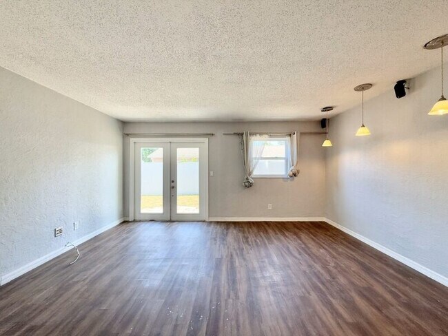 Building Photo - 6943 Buhrley Terrace N
