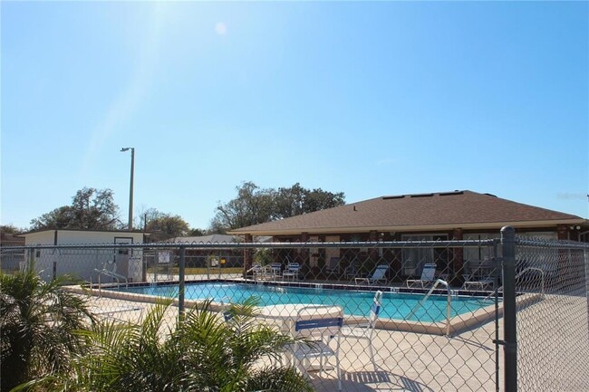Building Photo - 608 Lark Dr