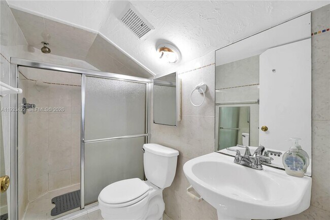 Building Photo - 2731 SW 24th St