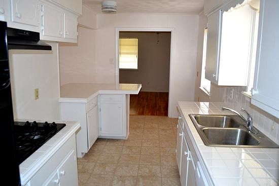 Building Photo - 2528 St Francis Ave