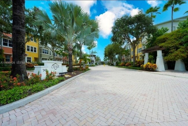 Building Photo - 833 Millbrae Ct