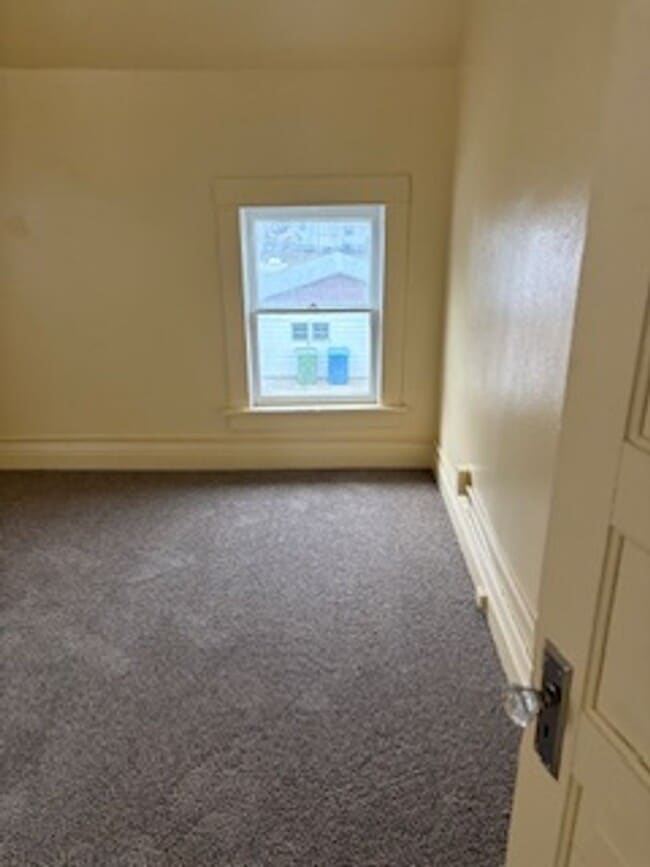 Building Photo - 3 BR house, garage, fenced yard