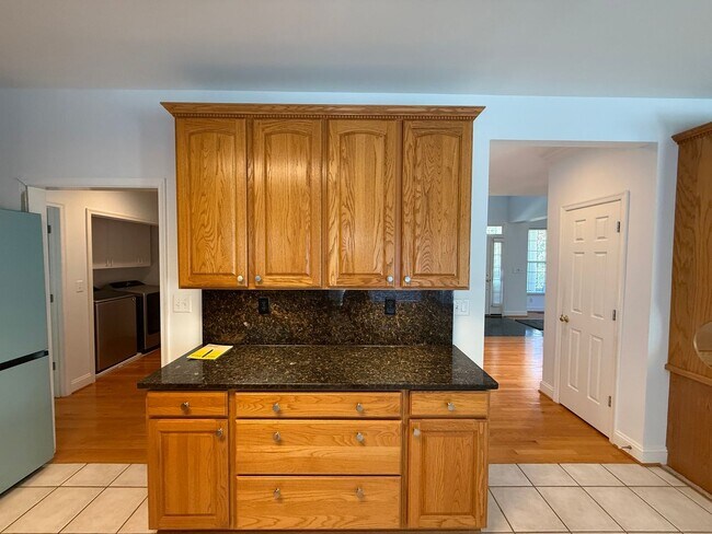 Building Photo - 935 Charter Oaks Dr