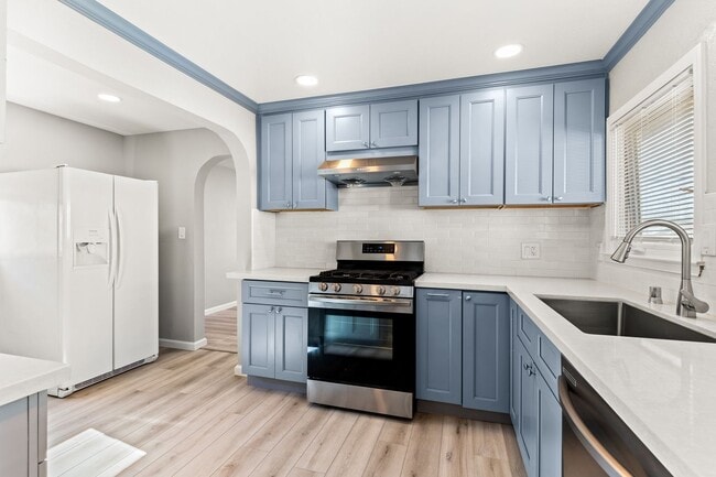 Building Photo - Remodeled 4-Bedroom House w/ Private Yard in Oakland