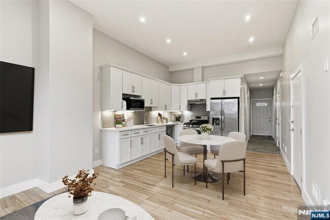 Building Photo - 12 Dempsey Ave