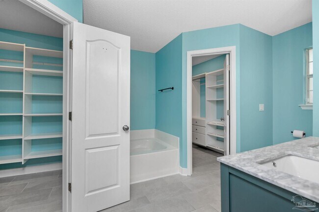 Building Photo - 2081 Seagrape Dr