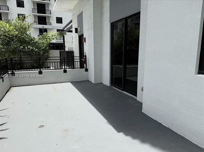 Building Photo - 16395 Biscayne Blvd