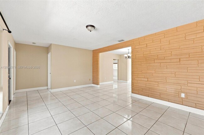 Building Photo - 2220 Desoto Dr