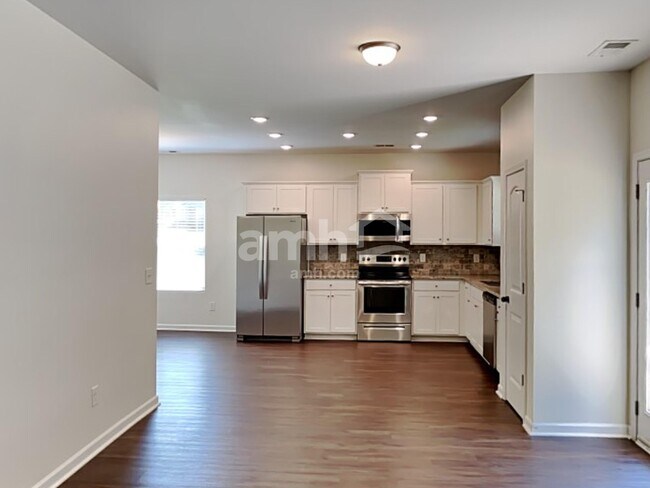 Building Photo - 306 Stable View Loop