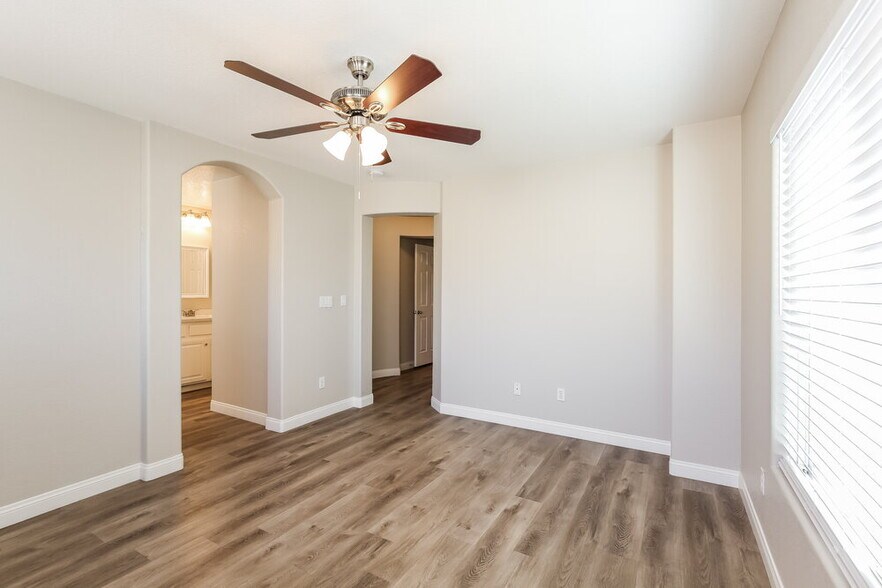 Building Photo - 8573 Primula Ct