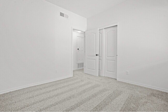 Building Photo - 608 Cedarwood Ave