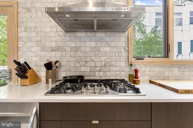 Building Photo - 1108 N Bodine St