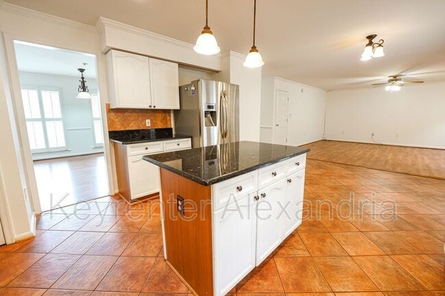 Building Photo - 20 Boulder Dr