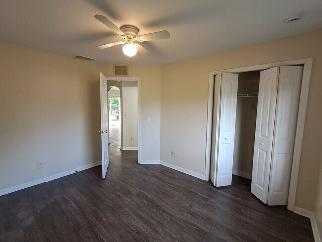 Building Photo - 135 Greenbriar Blvd