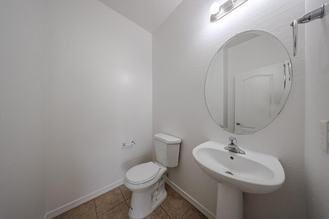 Building Photo - 41298 W Park Hill Dr