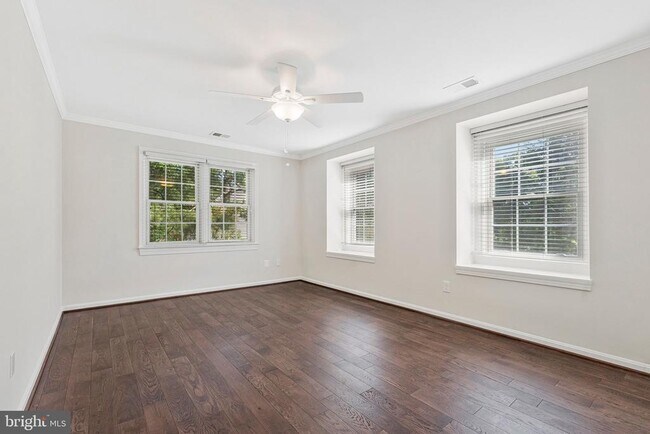 Building Photo - 10034 Scenic View Terrace