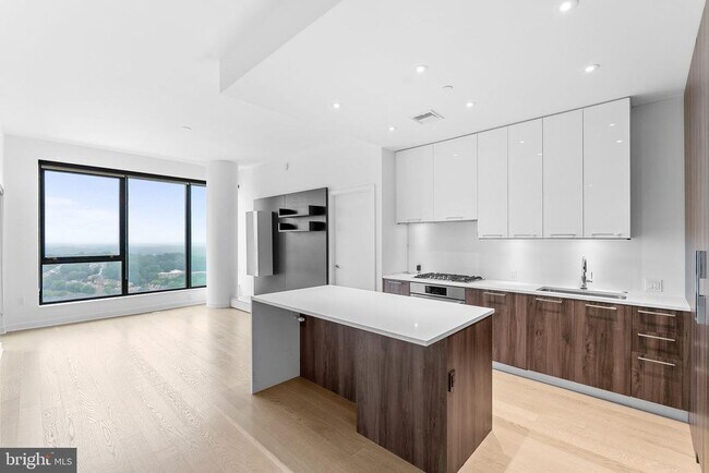 Building Photo - 1650 Silver Hill Dr