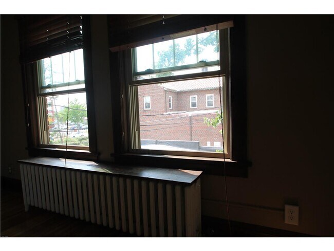 Building Photo - 1824 Elliot Ave.