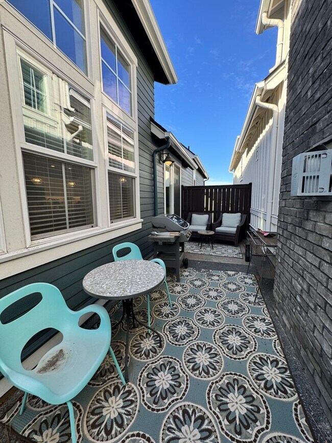 Building Photo - FOR RENT - All Inclusive Owner pays utilities - Furnished 3 bed, 2 bath NorthWest Crossing Townhome