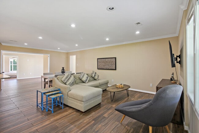 Building Photo - 7103 Highland St