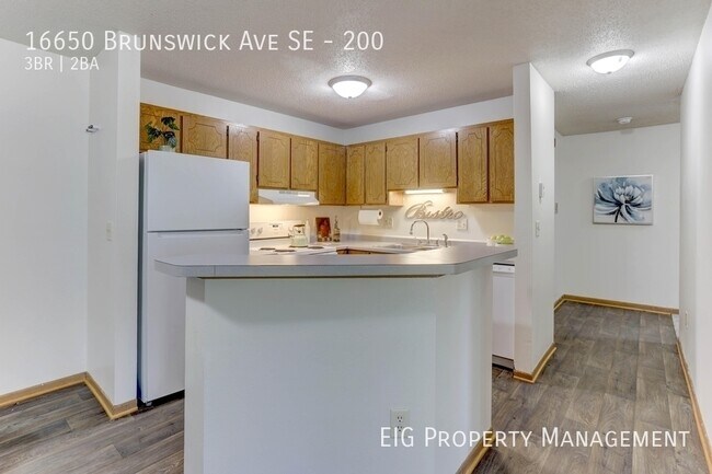 Building Photo - 16650 Brunswick Ave SE