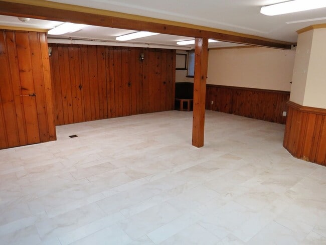 Building Photo - Totally Updated 3 Bed / 2.5 Bath