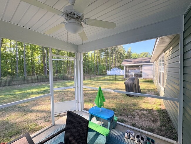 Building Photo - Welcome To Heritage New River Side