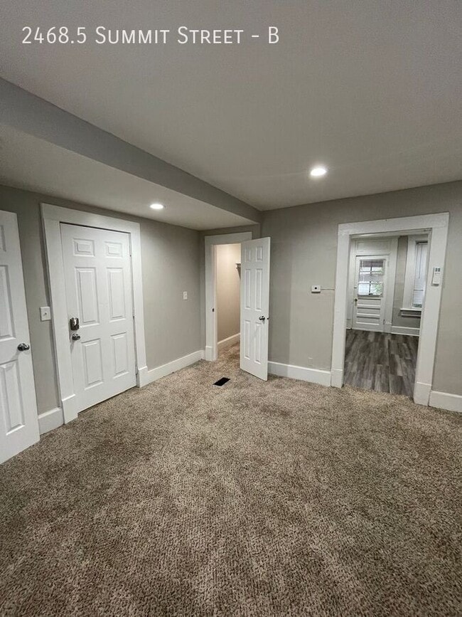 Building Photo - 2468.5 Summit St