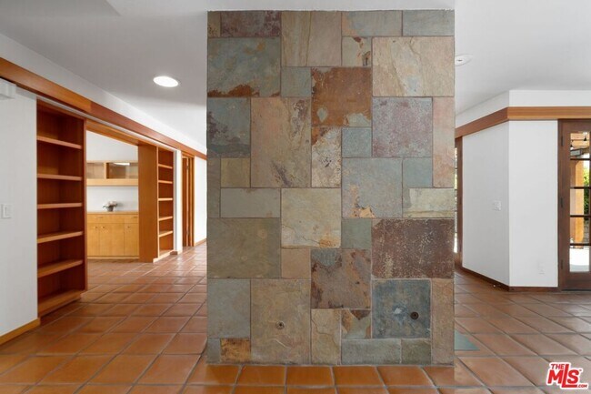 Building Photo - 5942 Paseo Cyn Dr
