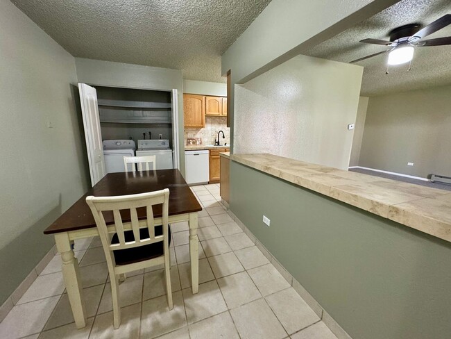 Building Photo - Charming 2BR Condo in Denver