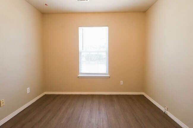 Building Photo - Emerson Elementary Zoned - 3 bedroom / 2 b...