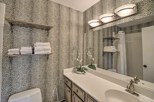 2nd Bathroom - 8020 Braesmain Dr