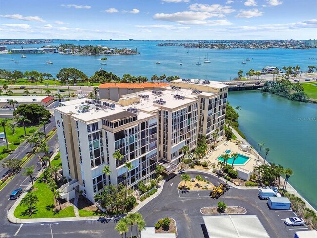 Building Photo - 7400 Sun Island Dr S