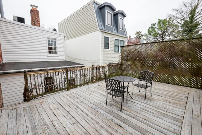 Building Photo - 27 3rd St NE