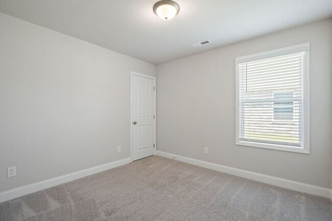 Building Photo - 236 Cherry Laurel Dr