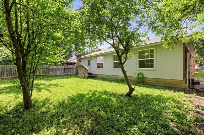 Building Photo - 9628 Dalewood Dr