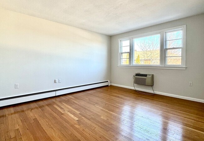 Building Photo - 206 High St