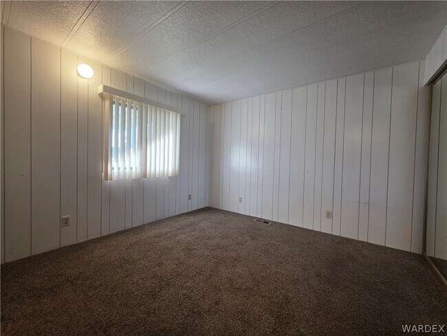 Building Photo - 546 Roadrunner Dr