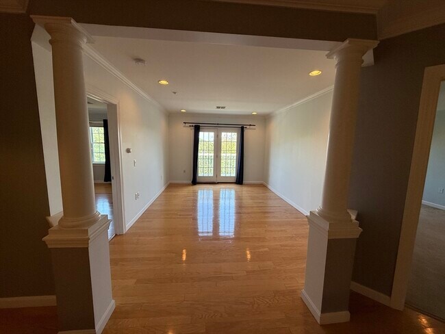 Building Photo - 6 Woodman Way