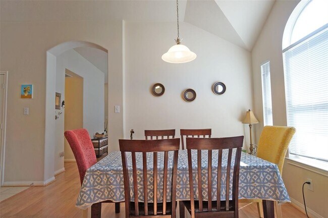 Building Photo - 25115 Clover Ranch Dr