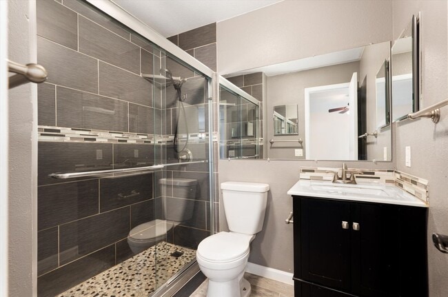 Building Photo - 2 bedroom 3 bath Updated townhome in Lakewood!